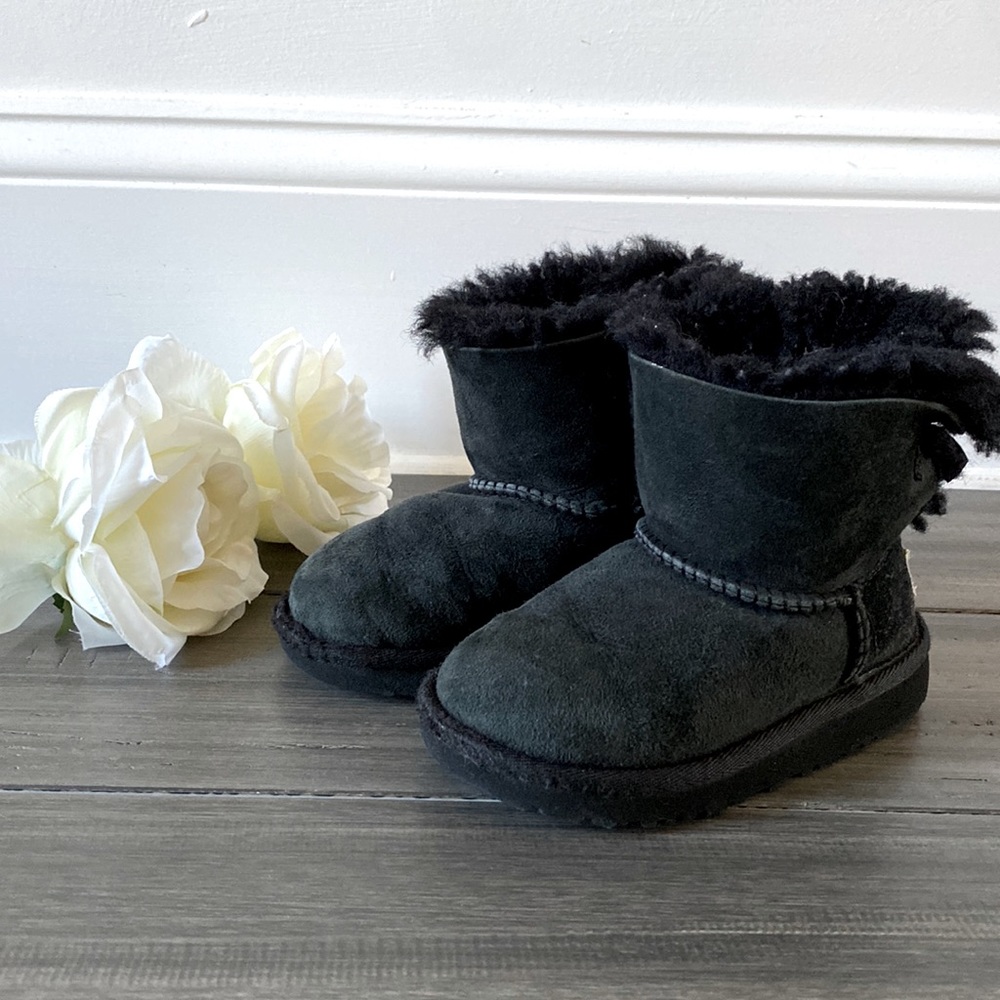 ✨ Authentic UGG Bailey Bow Boots - Size 8 (Little Kid) - Black ✨